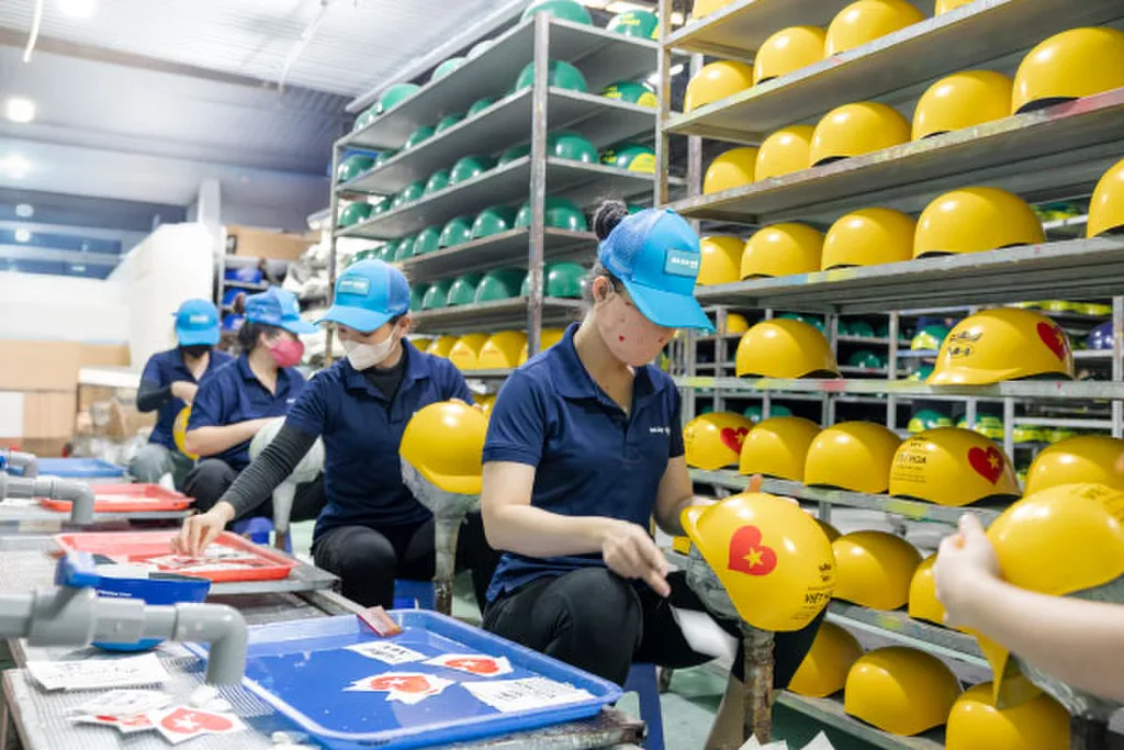 Xưởng Sản Xuất Mũ Bảo Hiểm Theo Yêu Cầu