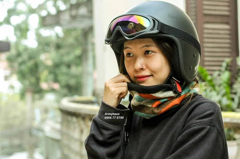 Đội mũ theo đúng chiều tóc