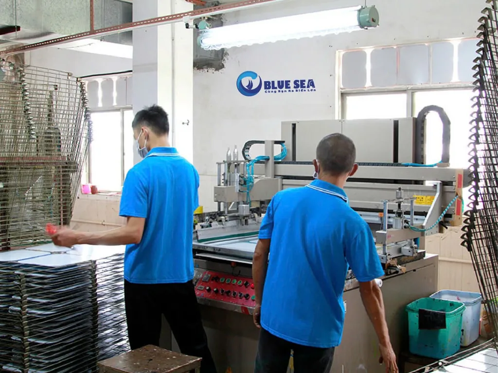 Quy trình gia công mũ bảo hiểm tại xưởng Blue Sea