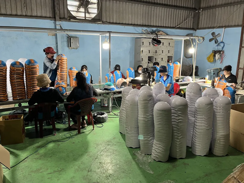 Xu hướng quà tặng doanh nghiệp 2025: Vì sao mũ bảo hiểm được ưa chuộng?