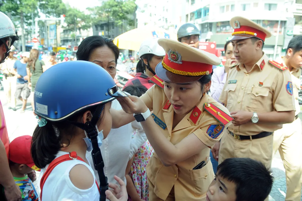 Các tiêu chí chọn mũ bảo hiểm đạt chuẩn không phải ai cũng biết