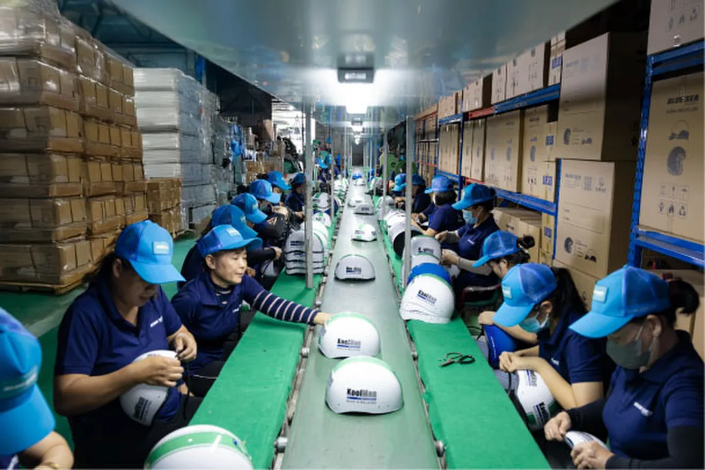 Xưởng sản xuất mũ bảo hiểm giá rẻ tại TP.HCM