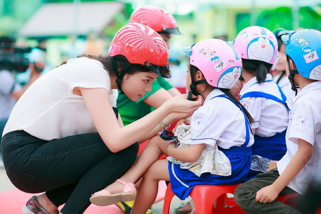 Mua mũ bảo hiểm có size phù hợp.