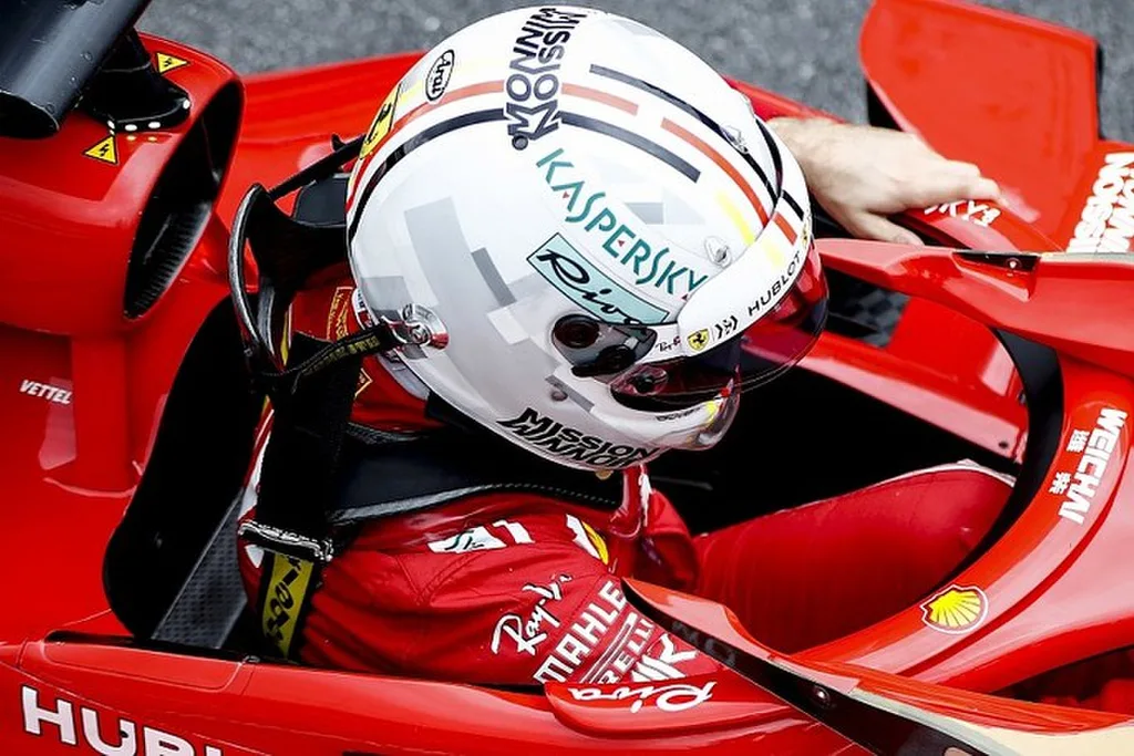 Mũ bảo hiểm cho tay đua F1
