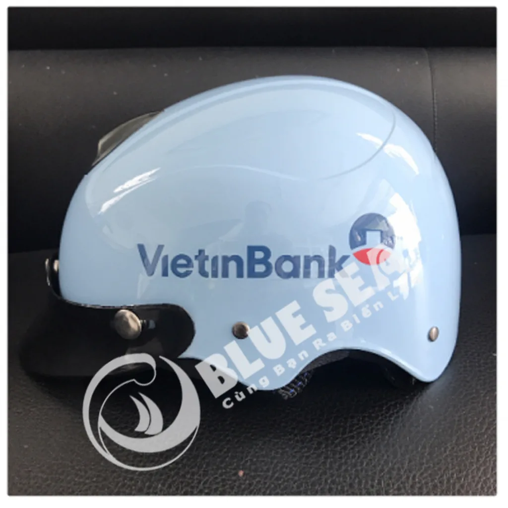 In logo doanh nghiệp trên mũ bảo hiểm là một phương án truyền thông hiệu quả