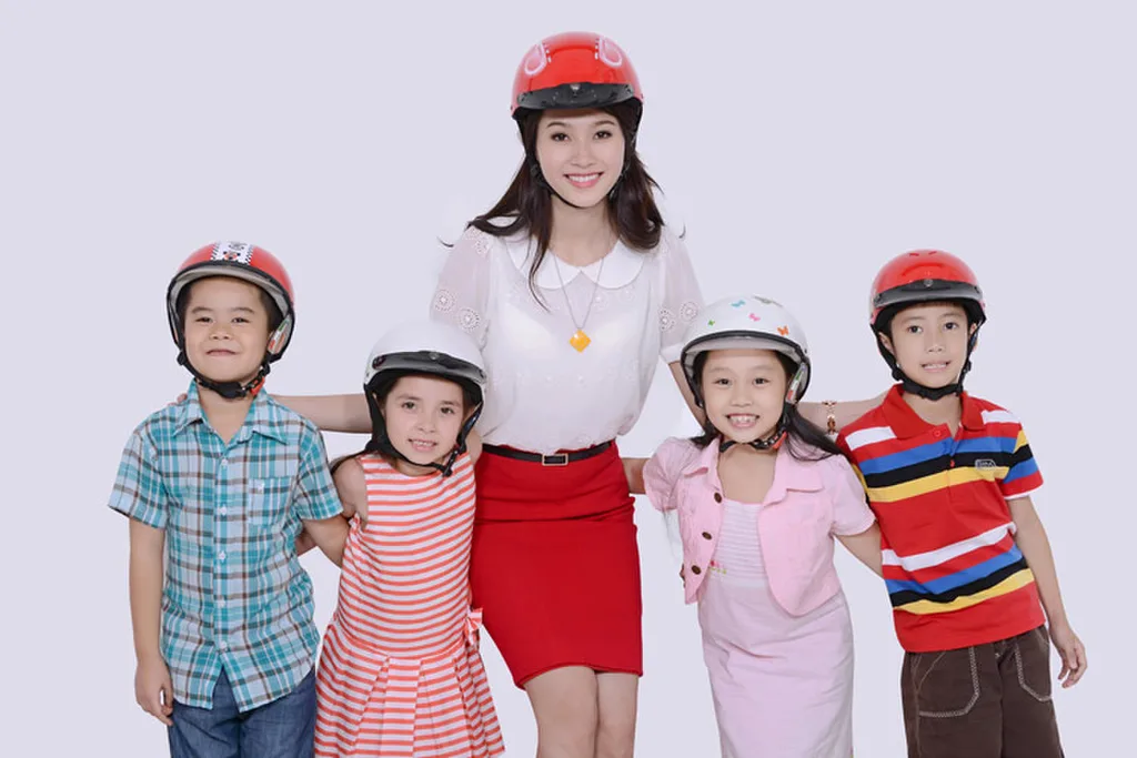Đội mũ bảo hiểm cho trẻ em là vô cùng cần thiết