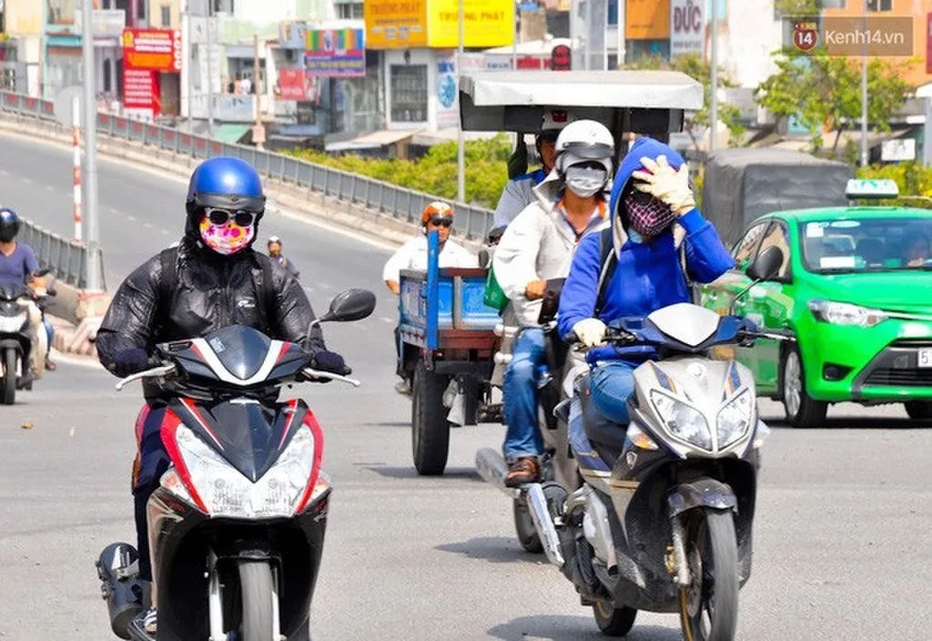 Mũ bảo hiểm và thông điệp “Lái xe có ý thức”