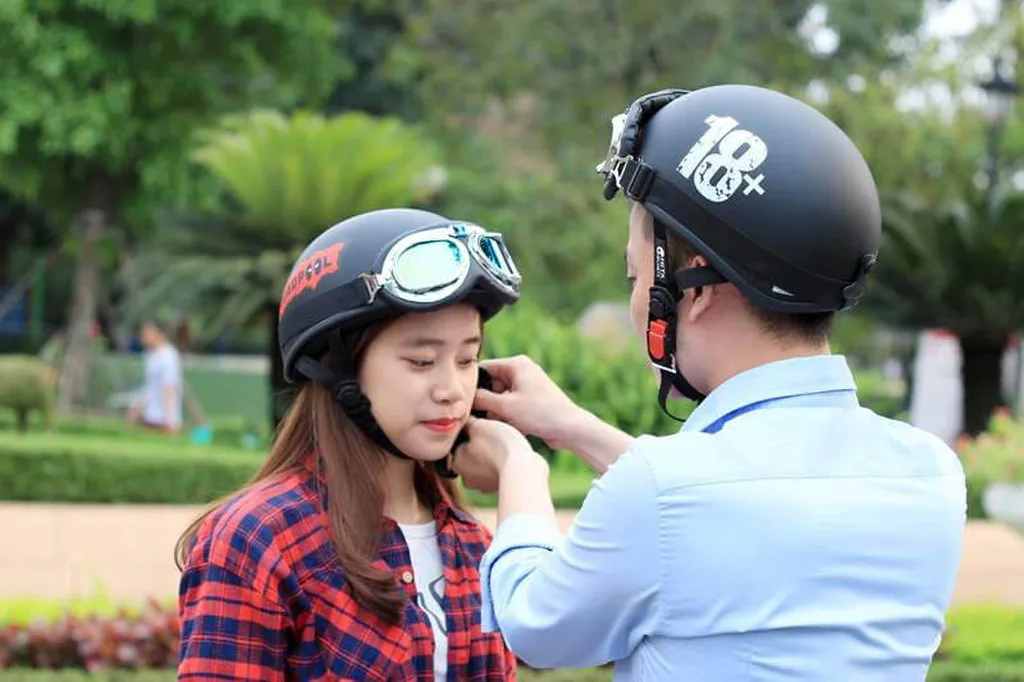 Những sai lầm phổ biến khi đội mũ bảo hiểm mà ai cũng mắc