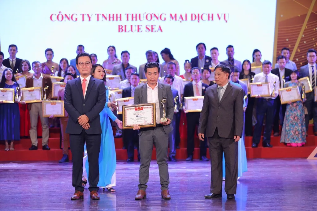 Vì sao doanh nghiệp nên chọn mũ bảo hiểm thay vì quà tặng khác?