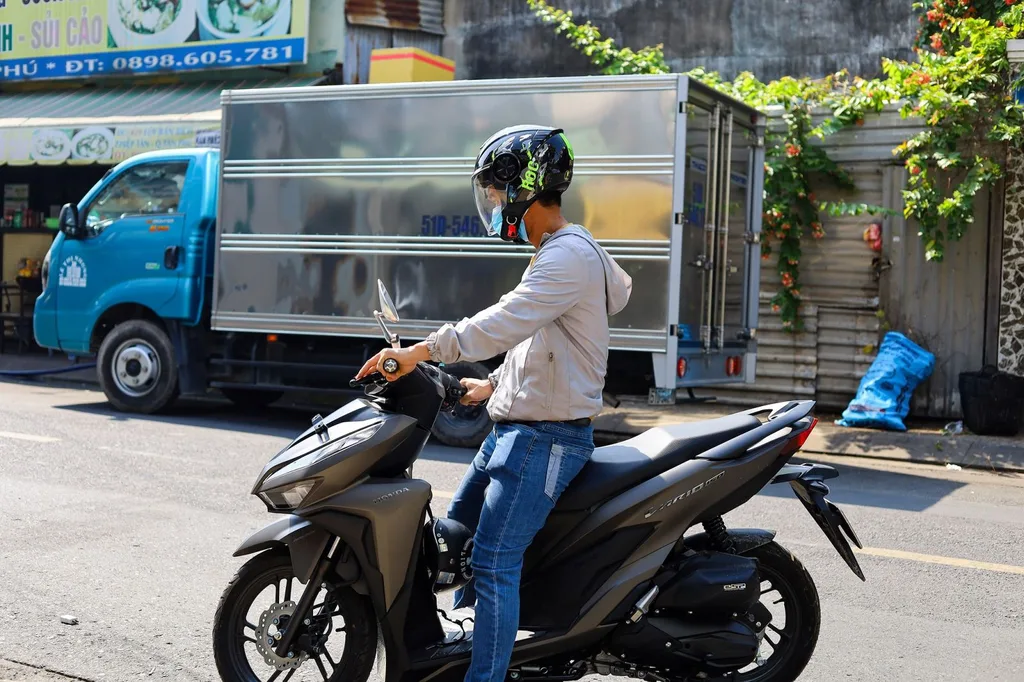 Mũ bảo hiểm có cản trở tầm nhìn không?
