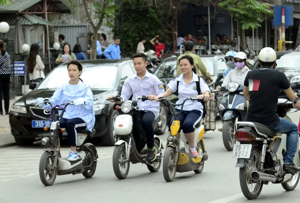 Hướng dẫn chọn mũ bảo hiểm khi đi xe máy điện